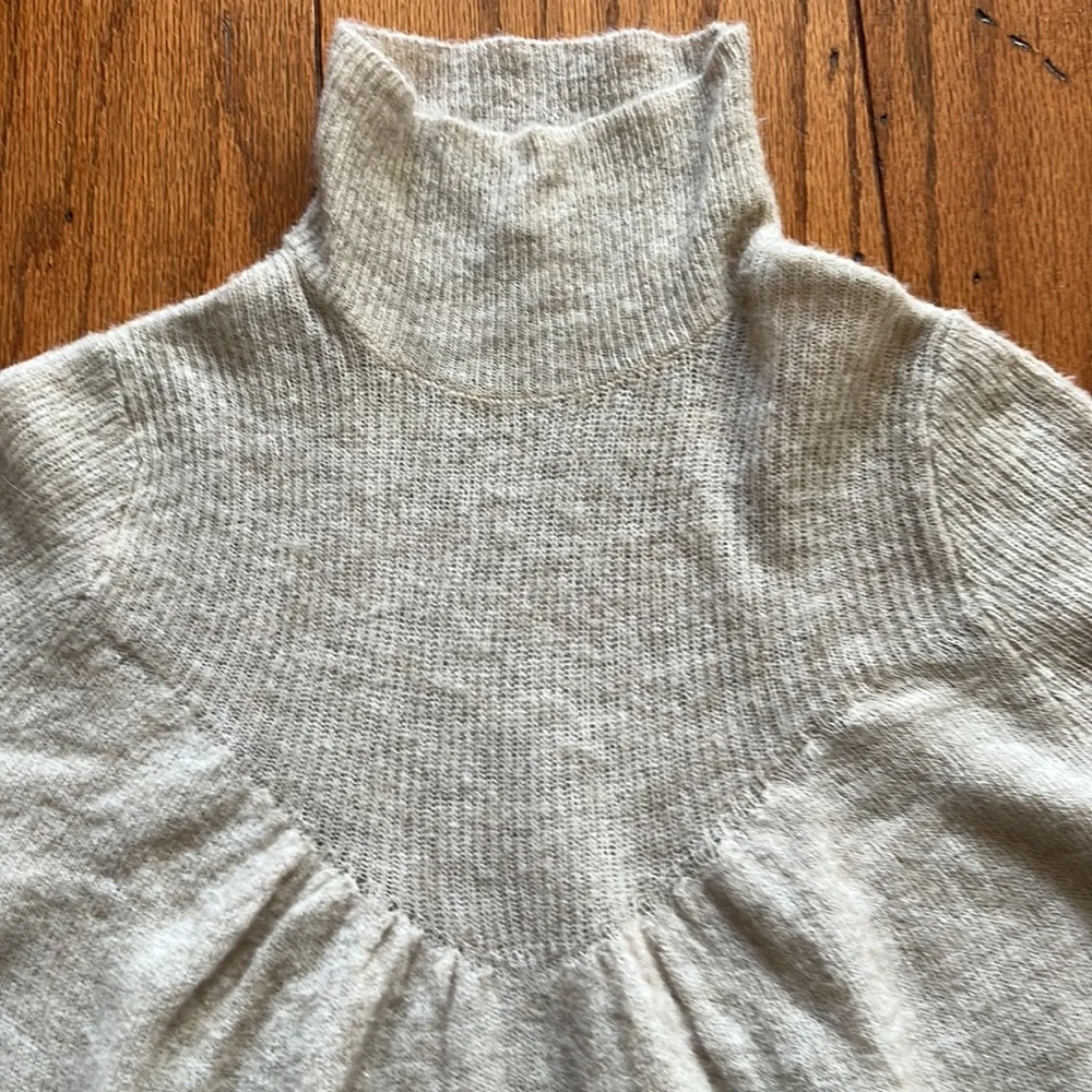 Never worn, XS adorable, feminine sweater from Antnro! - Picture 2 of 6